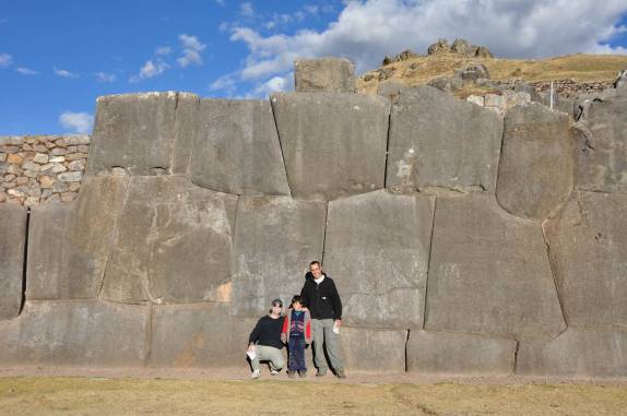Com o Gustavo, visitando as ruínas de Saqsaywamán, em Cusco, no Peru
